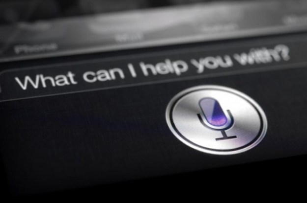 Hlasový asistent Google Now je přesnější než Apple Siri